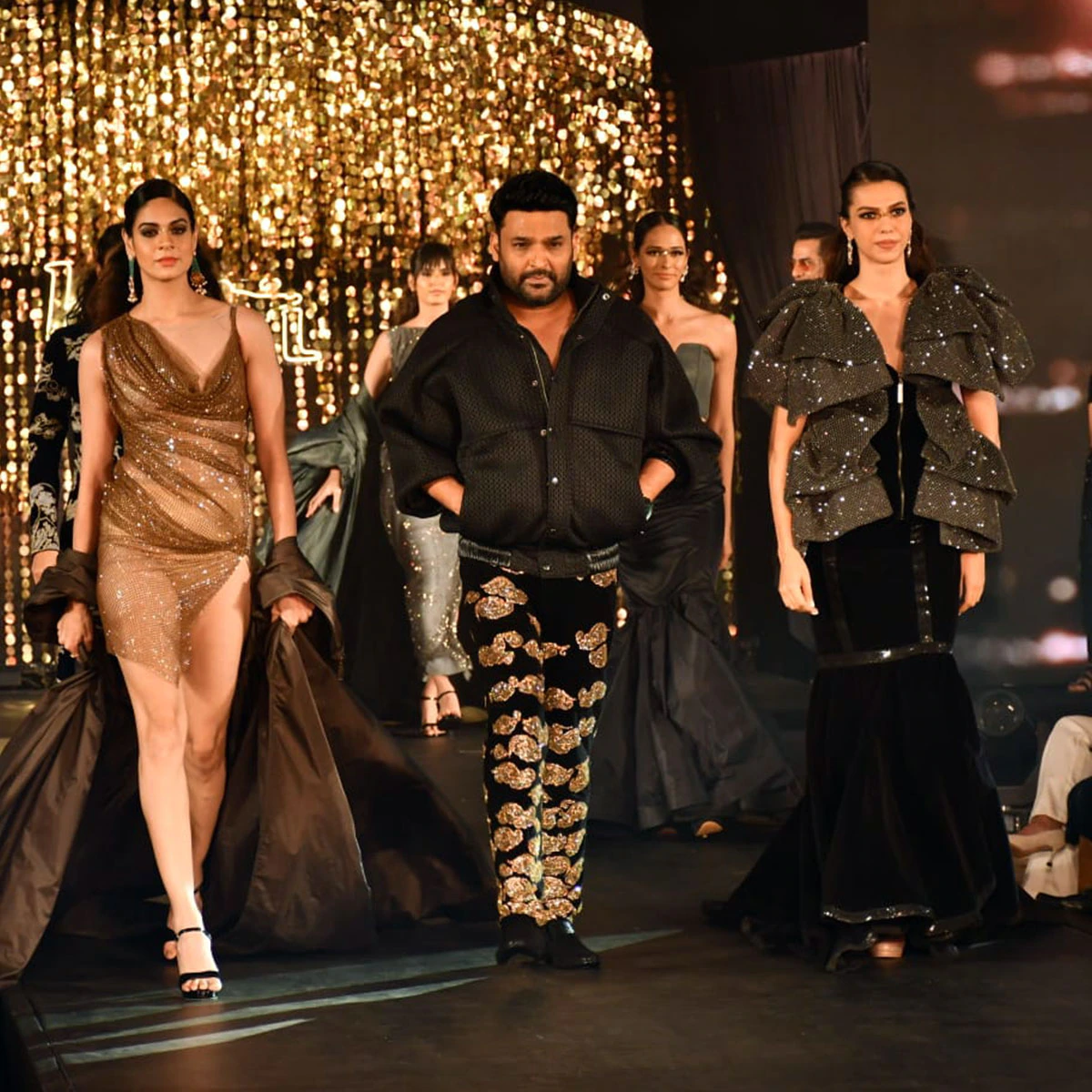 Bollywood Couples Who Have Sizzled on the Ramp | Entertainment