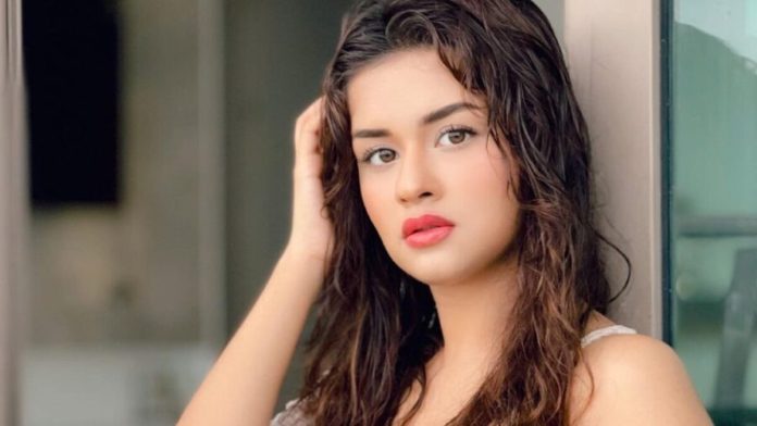 Avneet Kaur did a bo*ld photoshoot in an open coat, at the age of 20 blown her senses