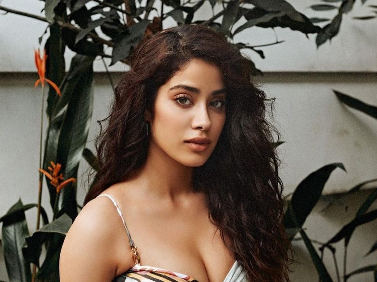 Jhanvi Kapoor was proud of bo*ldness, showed such a revealing avatar for  the first time, see photos - informalnewz