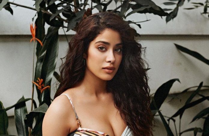 Jhanvi Kapoor, painted in the color of simplicity, made people drunk with a killer smile