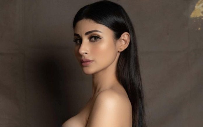 Mouni Roy gave a s*xy pose by wearing such a tight one-piece dress, fans said after seeing the photos - how are you breathing?