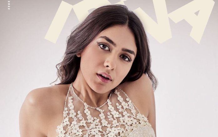 Mrunal Thakur got a bold photoshoot done on the road wearing a bralette, fans were crazy after seeing the pictures