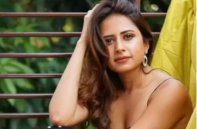 Sargun Mehta crossed all limits of bo*ldness, wore such a short dress for a photoshoot