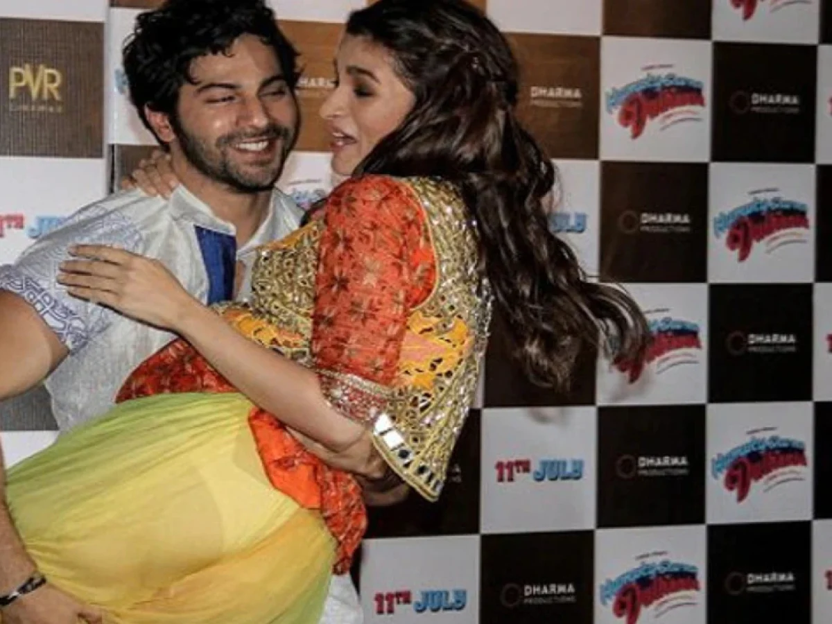 Alia Bhatt Oops Moment: Varun did such an act with Alia in front of  everyone, the actress was embarrassed - informalnewz
