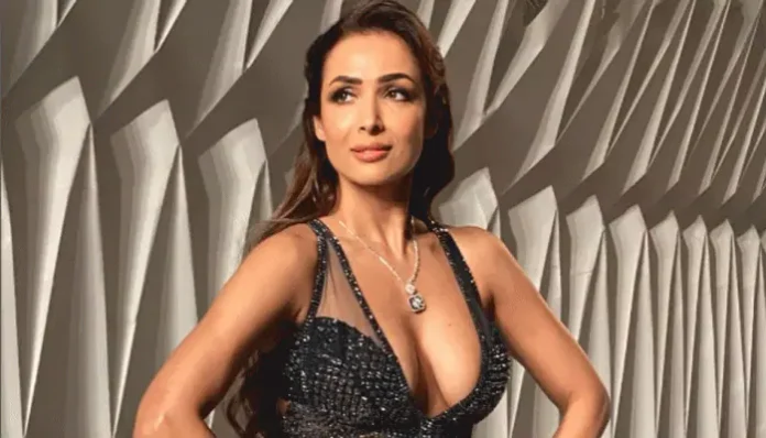 Malaika Arora came out of the house at night wearing torn jeans and bra, fans were stunned to see the hotness