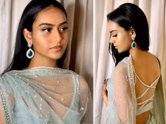 Nysa Devgan poses s*xy in front of the camera wearing deep neck blouse with red lehenga; increased internet temperature