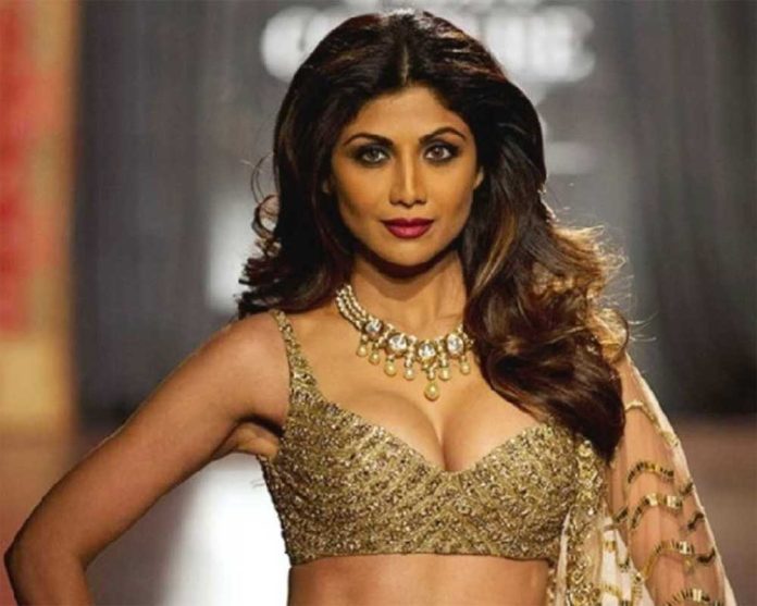 Shilpa Shetty went for a walk on the road without wearing any paint, hid her body with a kurti, see photos Shilpa Shetty went for a walk on the road without wearing any paint, hid her body with a kurti, see photos
