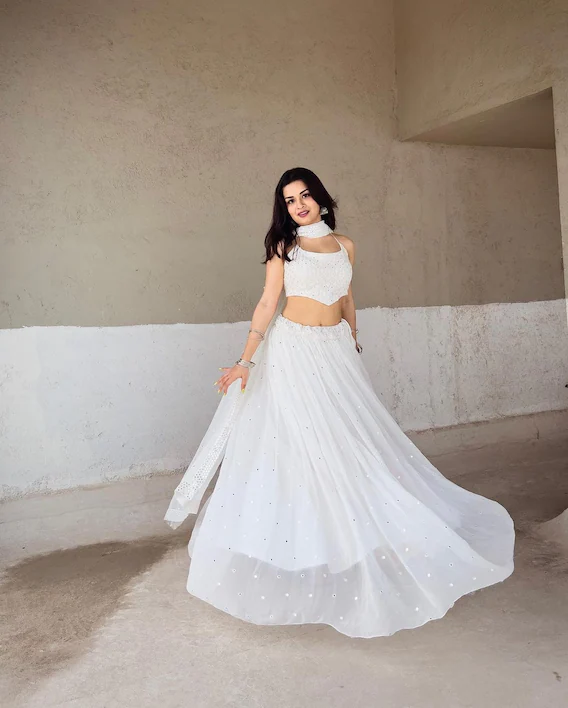 Avneet Kaur in a white lehenga raised the temperature of the