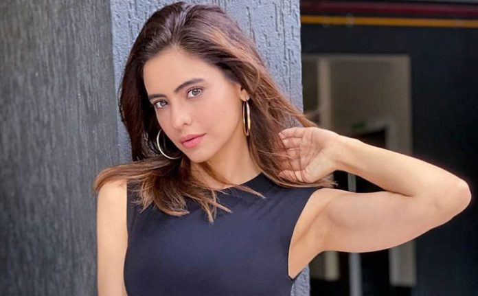 Aamna Sharif shared bathroom video, created a sensation on social media, Watch here Aamna Sharif shared bathroom video, created a sensation on social media, Watch here