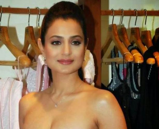 Ameesha Patel crossed all limits at the age of 46, increased internet's mercury in deep neck bralette