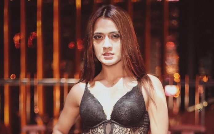 Aradhana Sharma of 'Taarak Mehta' crossed the limits of bo*ldness, showed hot looks in monokini
