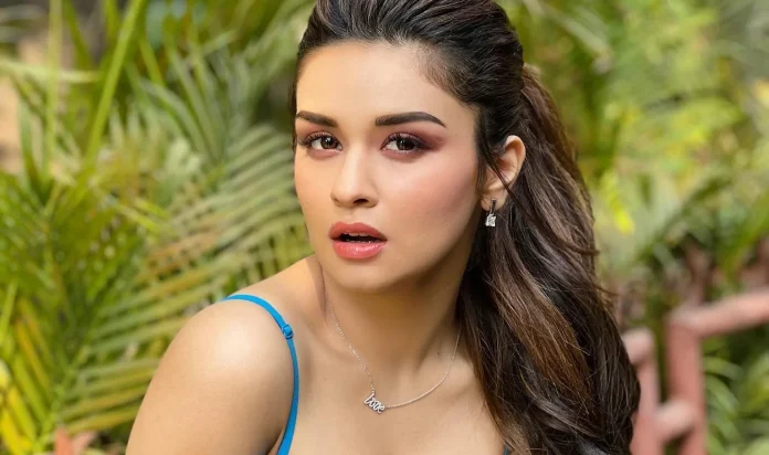 Avneet Kaur unbuttoned her shirt in front of the camera, flaunted her cleavage, showed her toned legs
