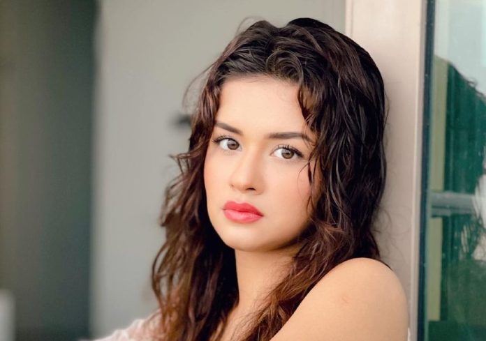 Avneet Kaur openly changed clothes in front of camera, video going viral on social media, watch video.. Avneet Kaur openly changed clothes in front of camera, video going viral on social media, watch video..