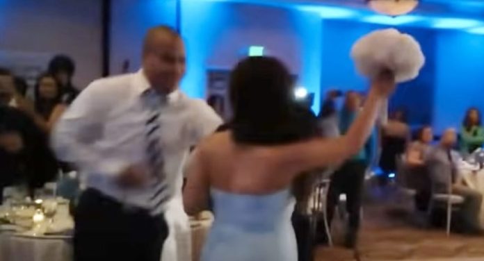 Bride was going on the stage with a bouquet in her hand, something like this happened... watching the video will make you cry - Watch video