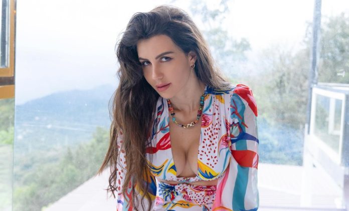 Georgia Andriani was seen doing a tremendous dance in the jungle, a great video from the surface