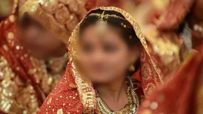 Grooms made a dirty demand in front of everyone as soon as the rounds happened, the brides dressed in the wedding couple ran to the police