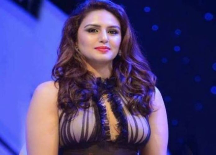 Huma Qureshi broke all the limits of bo*ldness for the photoshoot, opened the buttons of the shirt and flaunted the bralette
