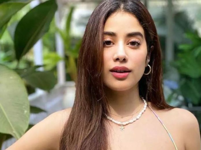Janhvi Kapoor wore transparent clothes, people’s heart beat increased, seeing the pictures, the breath would be stuck Janhvi Kapoor wore transparent clothes, people’s heart beat increased, seeing the pictures, the breath would be stuck