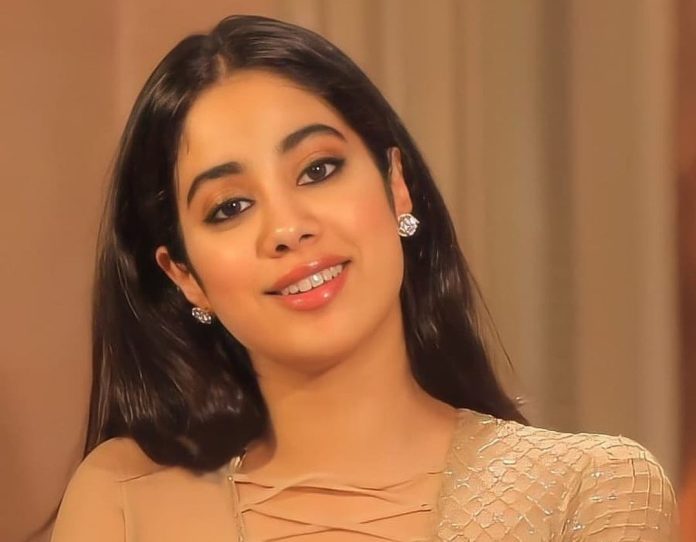 Janhvi Kapoor wore transparent clothes, people's heart beat increased, seeing the pictures, the breath would be stuck