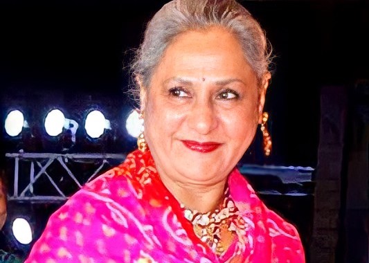 Jaya Bachchan reached Aaradhya Bachchan’s dance event wearing more stylish clothes than Aishwarya Rai, daughter-in-law’s beautiful face also faded