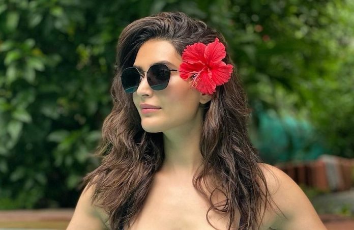 Karishma Tanna made a bold photoshoot in the pool wearing a bikini, fans were sweating after seeing the pictures