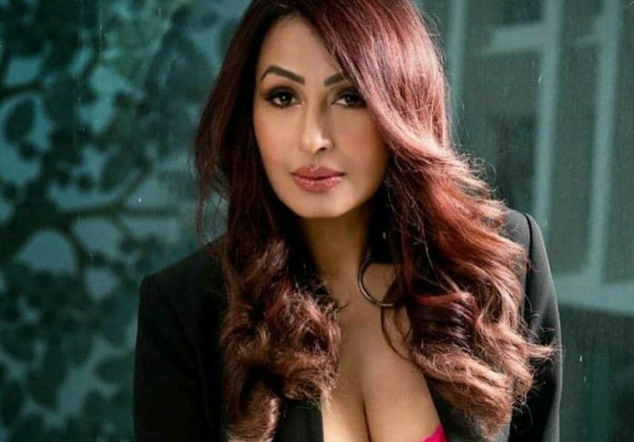 Kashmera Shah turned bold at the age of 50, wore a two-piece for a photoshoot