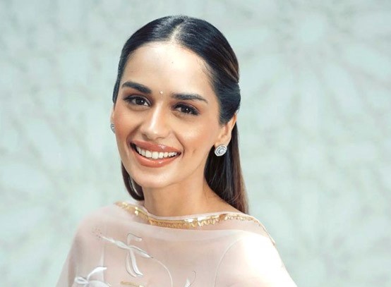 Manushi Chillar crossed all limits, was spotted wearing transparent pants at the airport, video went viral