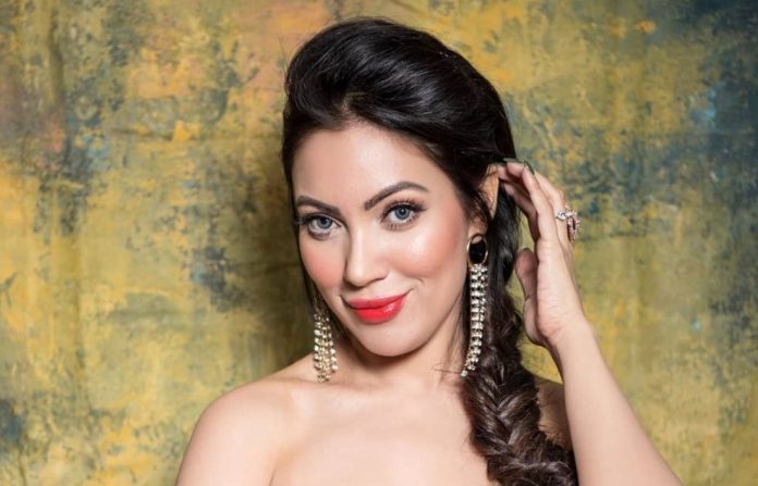 Taarak Mehta's Babita ji aka Munmun Dutta shows bo*ld style wearing off-shoulder outfit, fans uncontrollable after seeing hot pictures Taarak Mehta's Babita ji aka Munmun Dutta shows bo*ld style wearing off-shoulder outfit, fans uncontrollable after seeing hot pictures