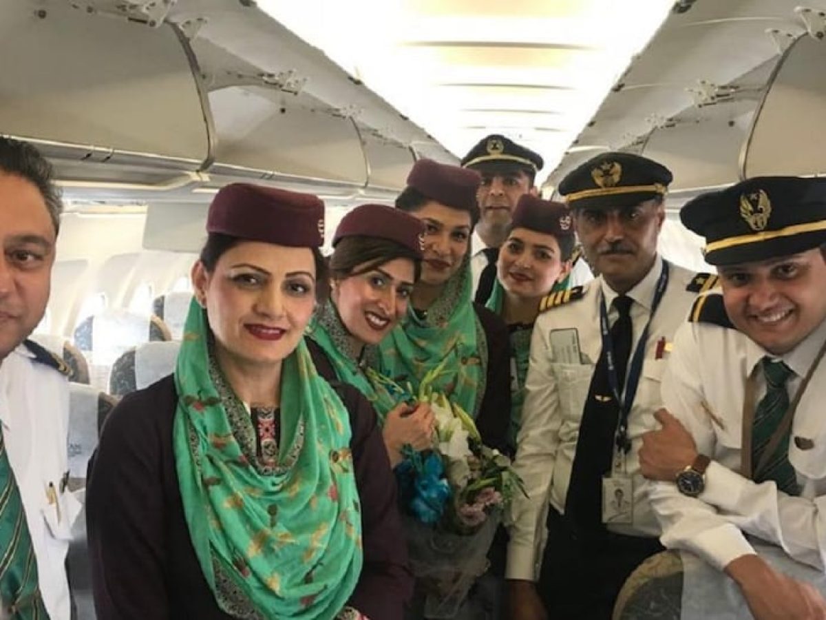 Details more than 135 cabin crew dress super hot stylex.vn