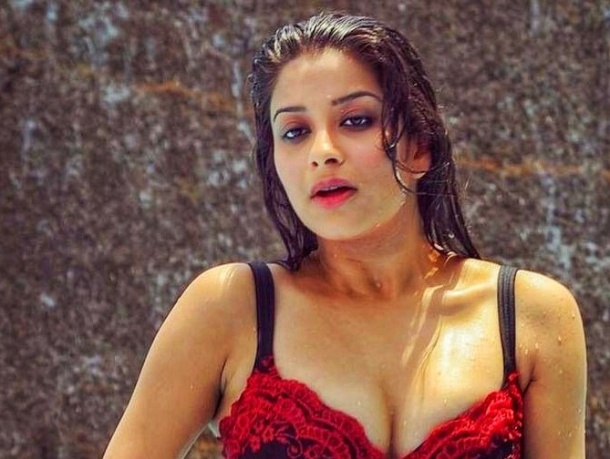 Naira Banerjee wore a black color transparent nighty suit, shared bo*ld pictures from the bedroom, see here