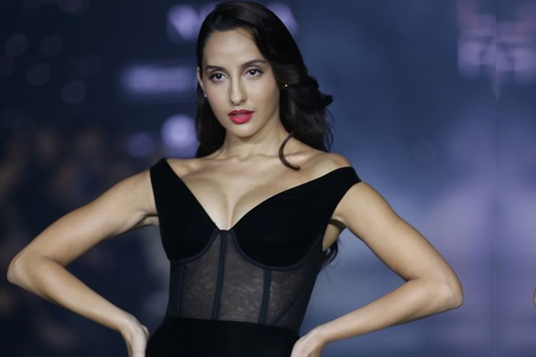 Terrence Lewis touches Nora Fatehi in the wrong place in front of everyone, as soon as the video went viral, there was a ruckus