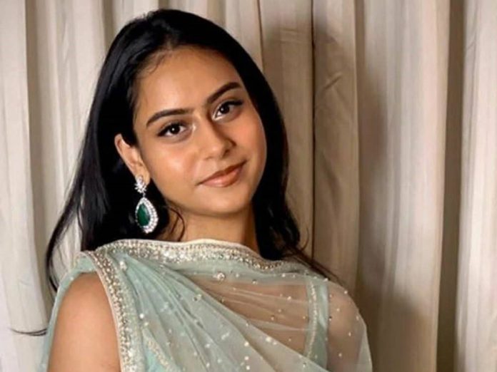 Nyasa Devgan collided with the bodyguard as soon as she got down from the car, people made such comments Nyasa Devgan collided with the bodyguard as soon as she got down from the car, people made such comments