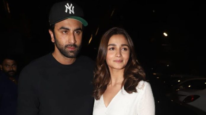 Ranbir-Alia in all black look, happy on the box office success of 'Brahmastra' Ranbir-Alia in all black look, happy on the box office success of 'Brahmastra'