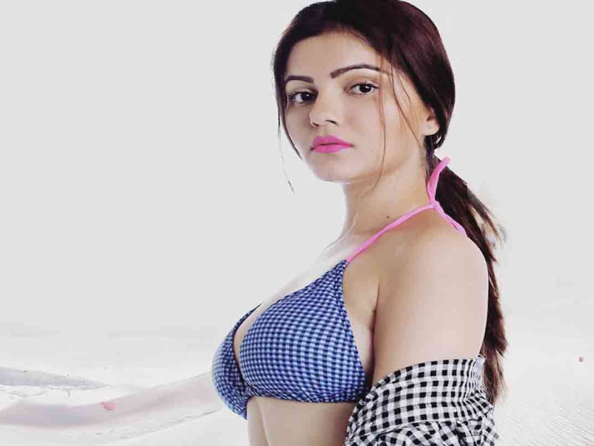 Karishma Kapoor Ki Nagi Photo - Rubina Dilaik's bo*ld video goes viral, stuns in net revealing dress -  informalnewz