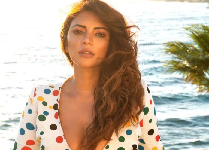 Shama Sikander showed her hot moves on the song 'Tip Tip Barsa Pani', crossed the limits of boldness - watch video Shama Sikander showed her hot moves on the song 'Tip Tip Barsa Pani', crossed the limits of boldness - watch video