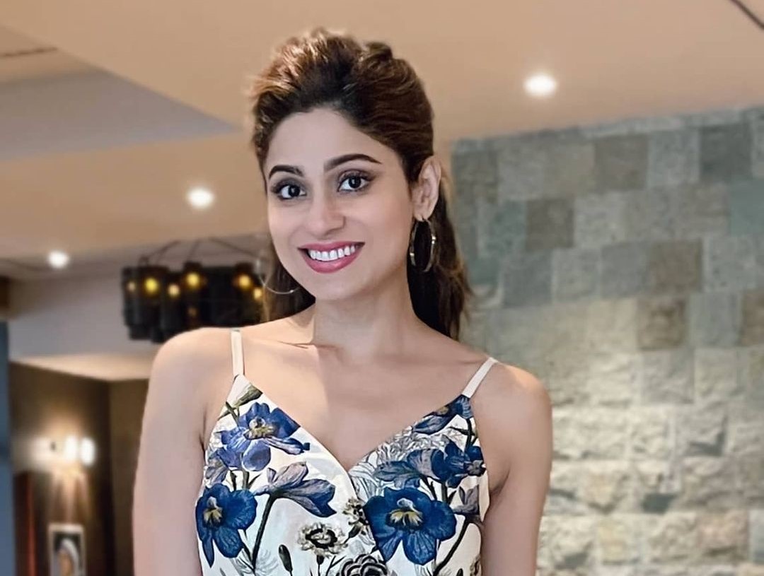 Shamita Shetty made a bo*ld photoshoot at the age of 43 wearing such a  small dress, fans were intoxicated after seeing the pictures - informalnewz