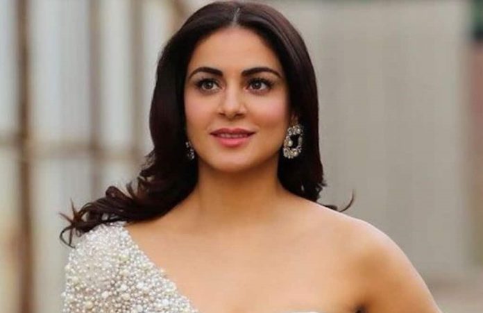 Shraddha Arya showed limit cross bo*ldness wearing a small dress, Husn’s fans were also convinced