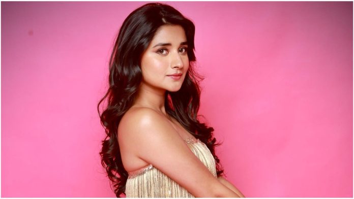 TV actress Kanika Mann crossed the limits of boldness in a blue dress, her killer looks added beauty to her beauty TV actress Kanika Mann crossed the limits of boldness in a blue dress, her killer looks added beauty to her beauty