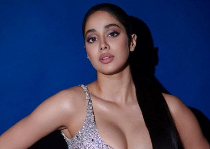 Janhvi Kapoor came out wearing a bo*ld dress, after watching the video, angry people made lewd comments