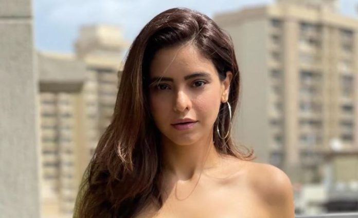 Aamna Sharif opened the chain of jacket, made bo*ld photoshoot, raised internet’s mercury Aamna Sharif opened the chain of jacket, made bo*ld photoshoot, raised internet’s mercury