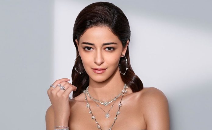 Ananya Panday crossed all limits at the age of 24, showed toned body wearing a transparent dress, bo*ld picture went viral Ananya Panday crossed all limits at the age of 24, showed toned body wearing a transparent dress, bo*ld picture went viral