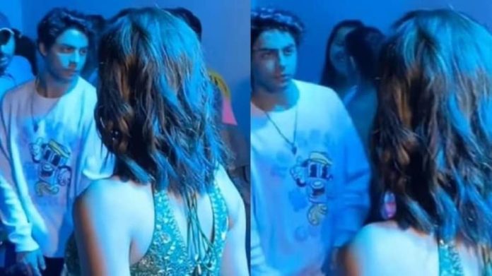 Aryan Khan ignored Ananya Pandey, fans said - tough attitude, amazing brother - Watch video Aryan Khan ignored Ananya Pandey, fans said - tough attitude, amazing brother - Watch video