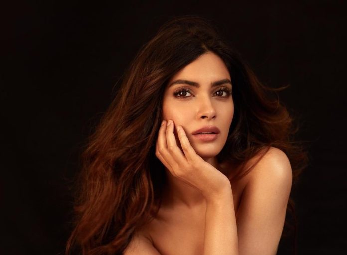 Diana Penty was seen wreaking havoc in a netted dress, seeing the bo*ld look of the actress, you will also say 'Hey amazing' Diana Penty was seen wreaking havoc in a netted dress, seeing the bo*ld look of the actress, you will also say 'Hey amazing'