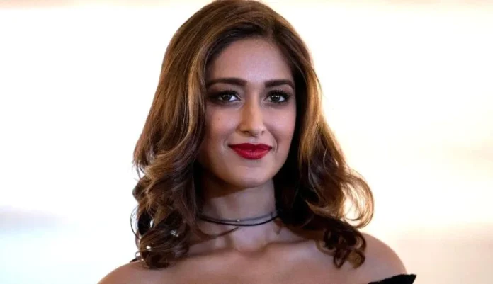 Ileana D'Cruz crossed all limits of boldness, wearing a two-piece showed a very bold look, pictures went viral