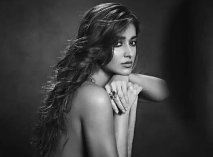Ileana Dcruz does not miss to show her toned figure, the beauty of the actress blossoms in bikini