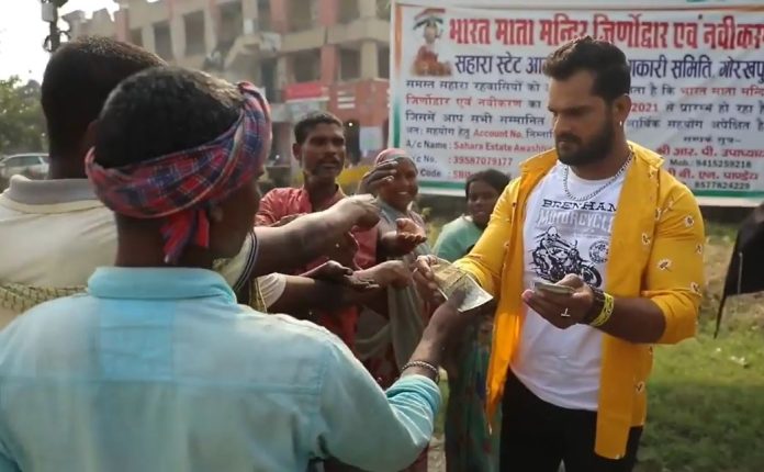 Khesari Lal Yadav distributed 500 notes on Diwali, the actor was seen helping the needy