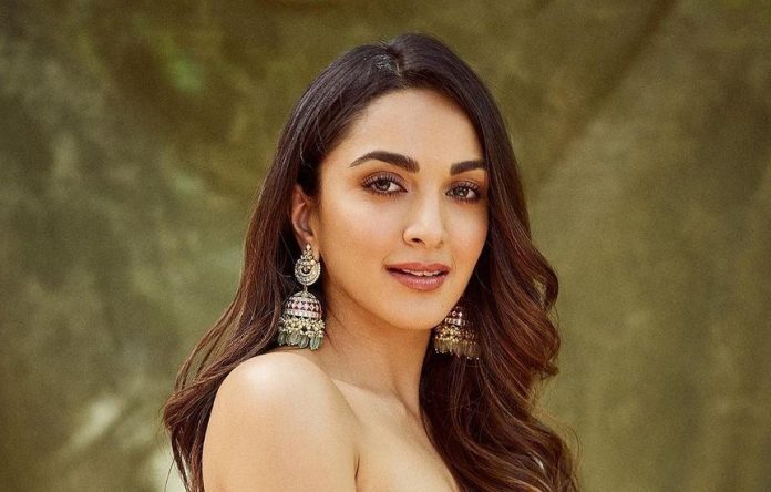 Kiara Advani arrived wearing a front open dress without a bra, fans were mesmerized by her bo*ldness, see photo