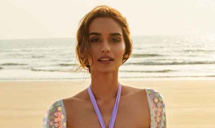 Manushi Chhillar shared bo*ld pictures wearing a silver short dress, fans were intoxicated after seeing