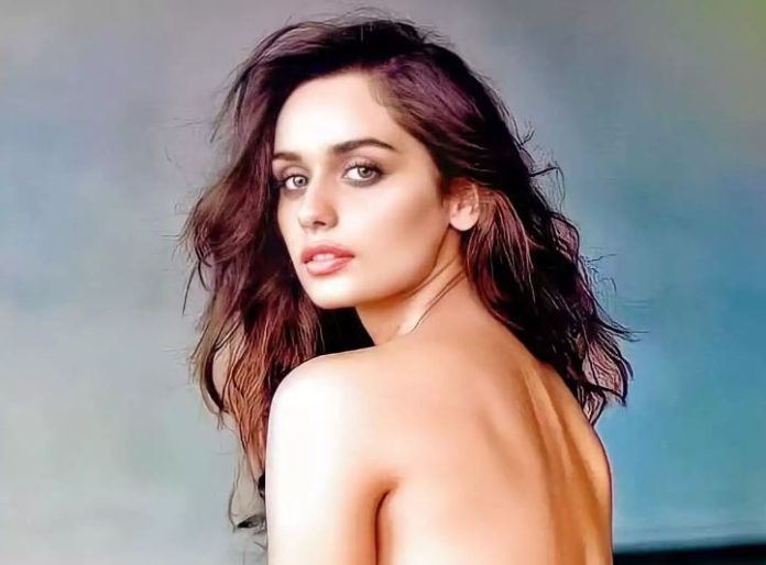 Manushi Chillar