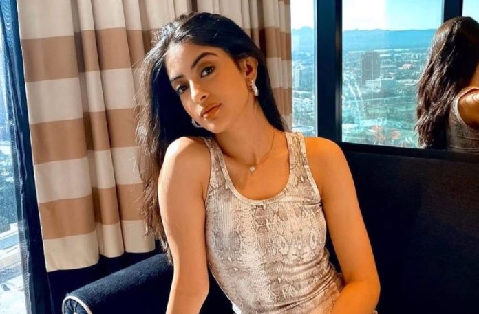 Amitabh Bachchan's granddaughter Navya Naveli showed desi look, it was difficult to take her eyes off her hotness